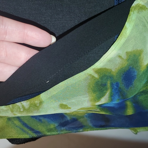 Vera Wang sleeveless blouse - Picture 2 of 9